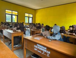 Holding DEFEND ID Renovasi Ruang Kelas SDN Danumaya, Kecamatan Cibogo, Subang