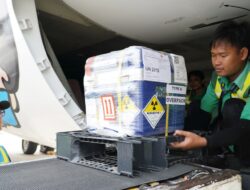 Kolaborasi Bio Farma dan Garuda Indonesia Lakukan Pengiriman Perdana FloDeg ke RSUP Surabaya