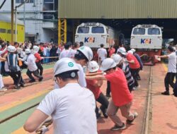 Meriahkan HUT RI, KAI Daop 2 Gelar Lomba Tarik Lokomotif di Depo Bandung