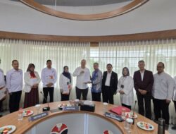 UPI Serahkan SK Pengangkatan Jabatan Fungsional Profesor kepada Tiga Akademisi