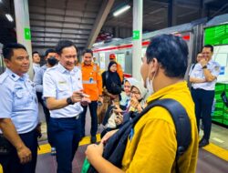 Direktur Utama PT KAI Tinjau Stasiun Bekasi, Pastikan Pelayanan dan Integrasi Layanan Terjaga Optimal