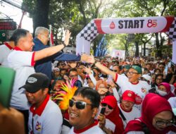 Ribuan Relawan Kemanusiaan Ikuti Gerak Jalan Sehat PMI Kota Bandung