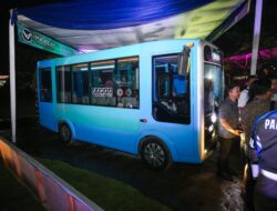 Angkot Listrik Mulai Diujicobakan di Kota Bandung, Pembayaran Gunakan QRIS