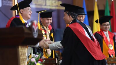 12 Dosen UPI Dikukuhkan Sebagai Guru Besar, Rektor : Jangan Berhenti Mencari dan Menemukan Ilmu
