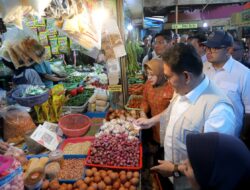 Menteri Perdagangan Pantau Harga dan Ketersediaan Bahan Pokok di Pasar Cihapit Bandung