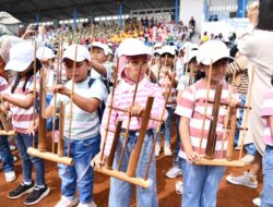 Hari Angklung Sedunia, Ribuan Orang Mainkan Angklung di Stadion Universitas Pendidikan Indonesia