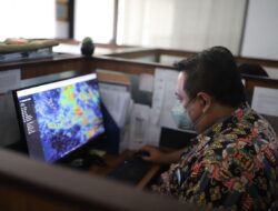 Kota Bandung Berpotensi Alami Cuaca Ekstrem, Waspada Angin Kencang dan Petir