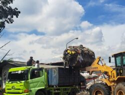 DLH Kota Bandung Kerahkan Tujuh Armada, Percepat Penanganan Sampah di TPS Ciwastra
