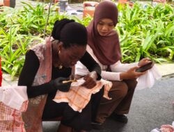 The 6th FPEB International Days, 144 Mahasiswa Asing UPI dari 6 Negara Ikuti Workshop Membatik Mega Mendung