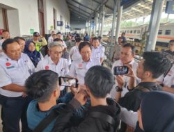 Direktur Utama PT KAI Tinjau Posko Angkutan Nataru 2025/2026, Pastikan Pelayanan Terbaik Bagi Pelanggan