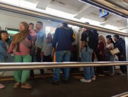 Sambut Malam Pergantian Tahun 2026, KAI Commuter 2 Bandung Perketat Pemeriksaan Barang dan Ingatkan Jadwal Kereta Terakhir