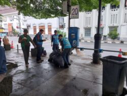 Dinas Lingkungan Hidup Angkut 95 Meter Kubik Sampah Malam Tahun Baru