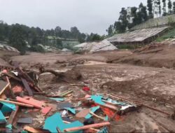 Longsor di Kaki Gunung Burangrang Kab. Bandung Barat Timbun 30 Unit Rumah 7 Orang Meninggal