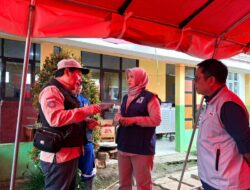 Dinsos Jabar Salurkan Bantuan Logistik untuk Korban Longsor Cisarua KBB