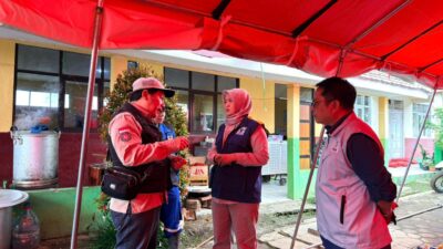 Dinsos Jabar Salurkan Bantuan Logistik untuk Korban Longsor Cisarua KBB