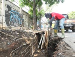 Antisipasi Banjir di Musim Hujan, Pemkot Bandung Percepat Pembersihan Drainase