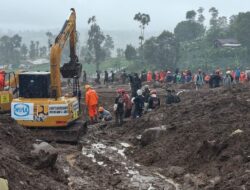 Meski Diguyur Hujan TNI dan Tim Gabungan Tetap Maksimal Cari Korban Longsor di Bandung Barat