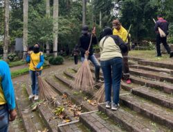 Respon Keluhan Warga, 100 Petugas Gabungan Bersihkan Kebun Binatang Bandung
