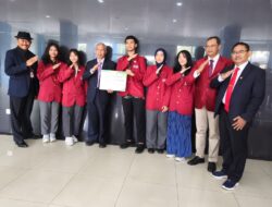 UPI Serahkan Beasiswa Jenius Kepada 5 Mahasiswa Berprestasi