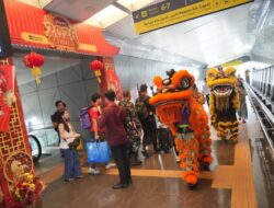 KAI Daop 2 Bandung Semarakkan Imlek 2026 dengan Dekorasi Meriah dan Atraksi Barongsai
