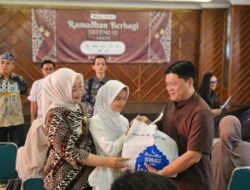 PTDI Bagikan Ratusan Paket Sembako Untuk Masyarakat Sekitar Perusahaan