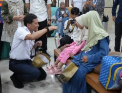 Angkutan Lebaran 2026, Direktur Utama KAI Tinjau Layanan Pelanggan di Cirebon