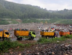 Pengiriman Sampah ke TPA Sarimukti Kembali Dibuka, DLH Kerahkan 1.025 Personel Tangani Sampah di 71 Titik