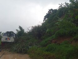 KA Ciremai Tertahan Longsor di Petak Jalan Maswati – Sasaksaat, KAI Daop 2 Bandung Kerahkan Tim Tanggap Darurat