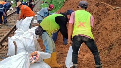 Percepat Perbaikan Gogosan Jalur Rel Cibeber – Lampegan, Operasional KA Siliwangi Ditargetkan Esok Kembali Normal
