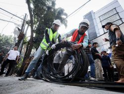 Farhan : Utamakan Stabilitas Pelayanan Publik dalam Penataan Kabel Udara di Bandung