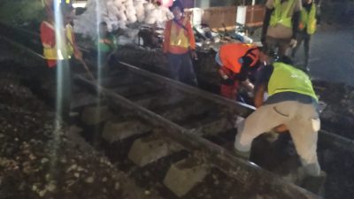 KAI Daop 2 Bandung Perbaiki Geometri Perlintasan Sebidang di 47 Titik