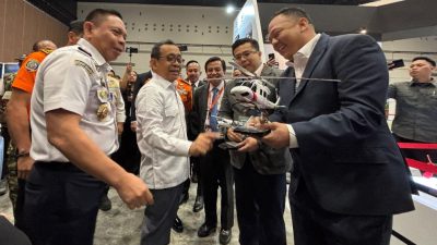 Menko PMK Pratikno Tinjau Produk Unggulan PTDI pada Hari Pertama Pameran IISAR 2026
