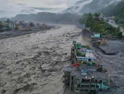 Korban Tewas Tembus 900 orang, Upaya Penyelamatan Korban Banjir Nepal-Tibet Semakin Diintensifkan