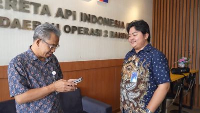 Viral Palang Pintu Perlintasan Dibuka Saat Masih Ada Kereta Lewat, Ini Kata KAI Daop 2