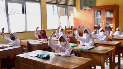 Sekolah di Kota Bandung Wajib Terapkan Penggunaan Masker Pasca Erupsi Gunung Anak Krakatau