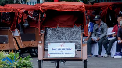 Bandung Dapat 200 Becak Listrik Tablet Pintar hingga Kacamata Pintar untuk Pelajar dari Pusat