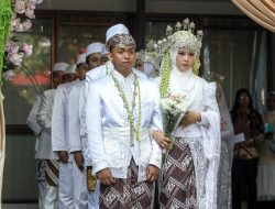 Nikah Massal Jelang HJKB, 15 Pasangan Dapat Buku Nikah hingga Kado Bulan Madu