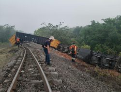 Tabrakan Dua Kereta Api Babaranjang di Sumsel, Lokomotif dan Gerbong Anjlok, Ini Kata Pengamat Perkeretaapian